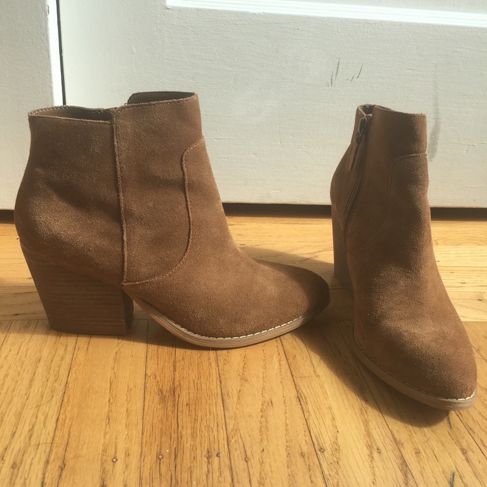NWOT Treasure and Bond Heeled Suede Bootie